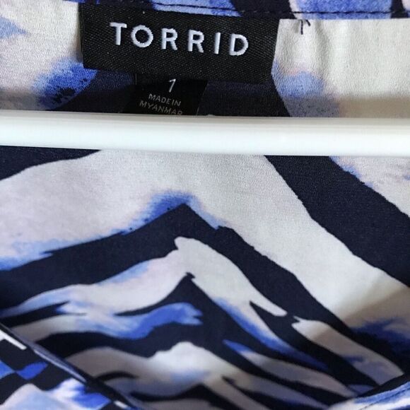 Torrid Short sleeve black blue Peplum top blouse Size 1= 1X - Picture 4 of 5